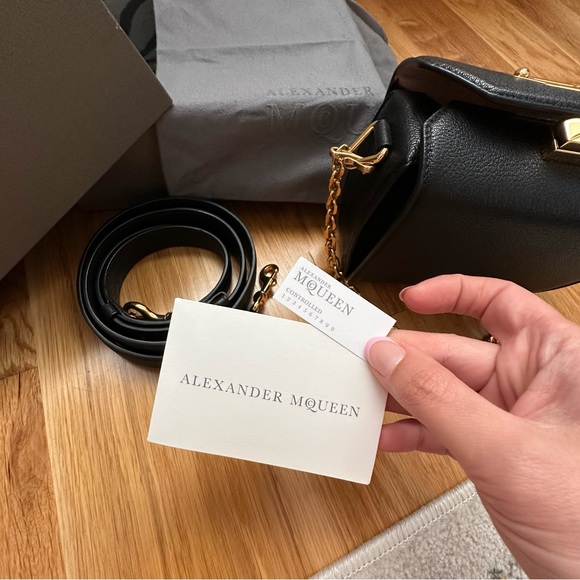 ALEXANDER MCQUEEN
Black Goatskin Leather Box Bag 19 - Picture 9 of 15